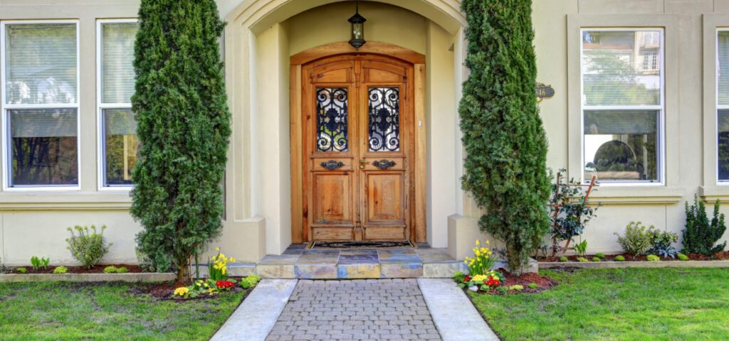 Paver-walkway-to-luxury-house
